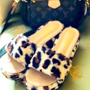 COPY - Furry wedged slides